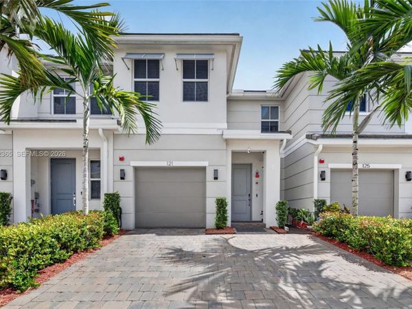 121 SW 170th Ave , Pembroke Pines, FL 33027