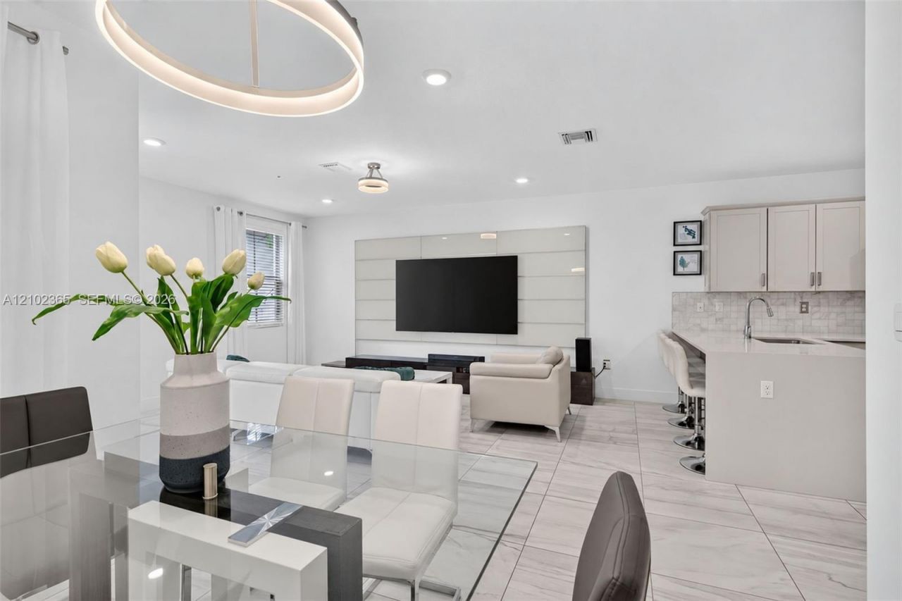 121 SW 170th Ave , Pembroke Pines, FL 33027 Photo