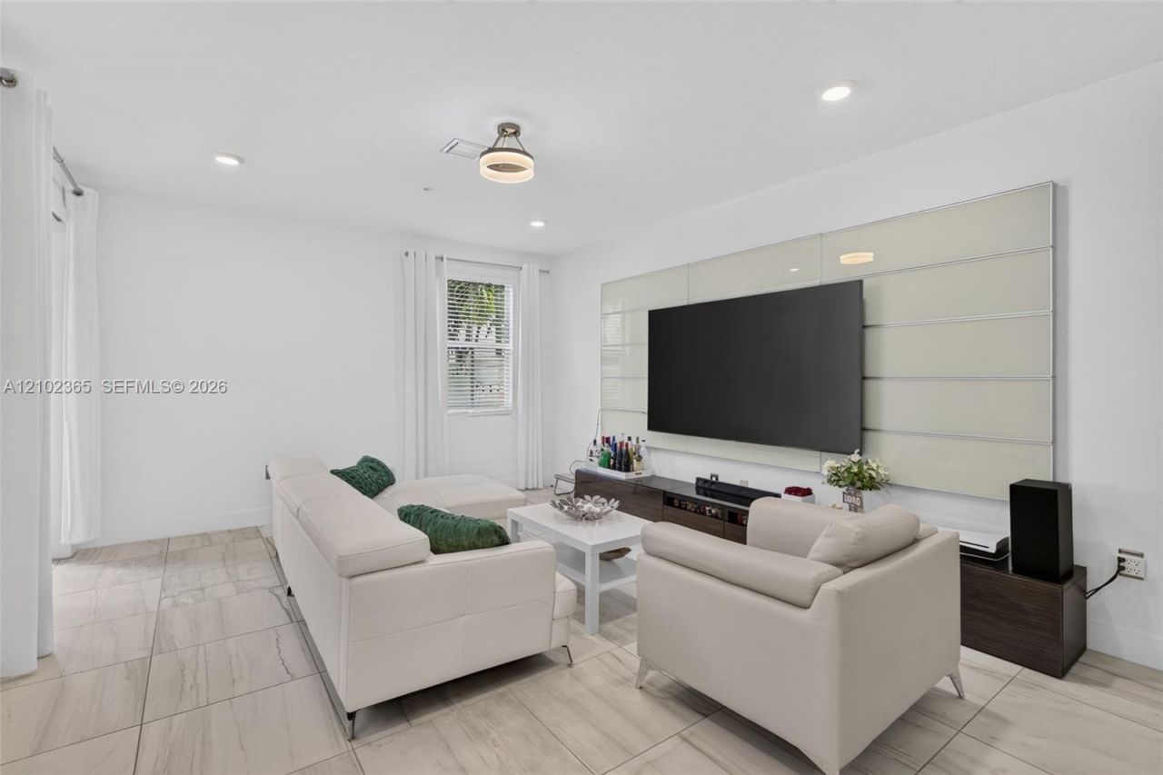121 SW 170th Ave , Pembroke Pines, FL 33027 Photo