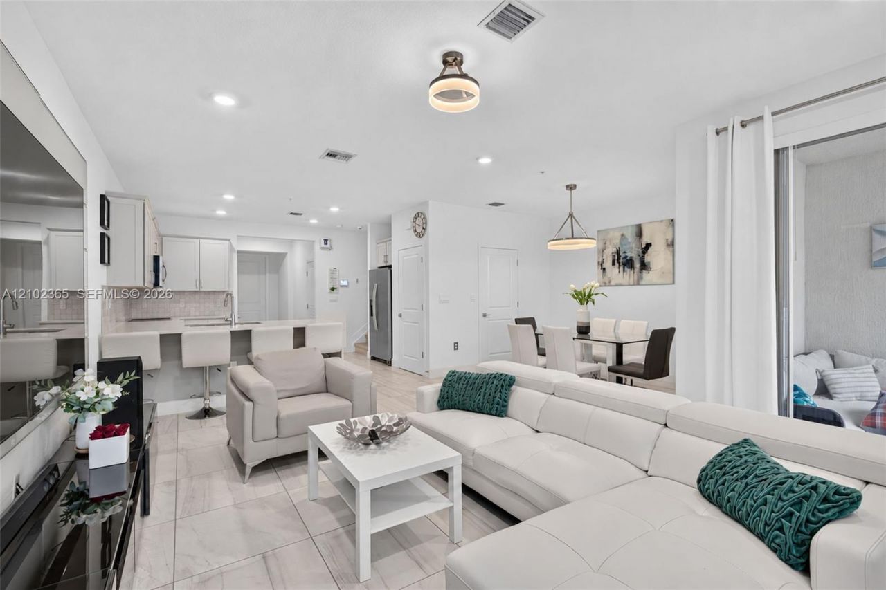 121 SW 170th Ave , Pembroke Pines, FL 33027 Photo