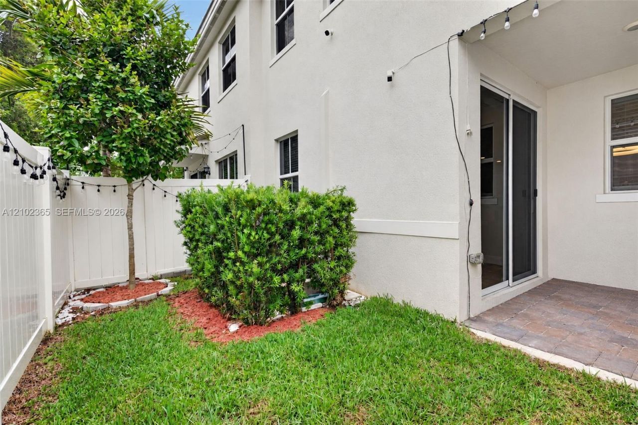 121 SW 170th Ave , Pembroke Pines, FL 33027 Photo