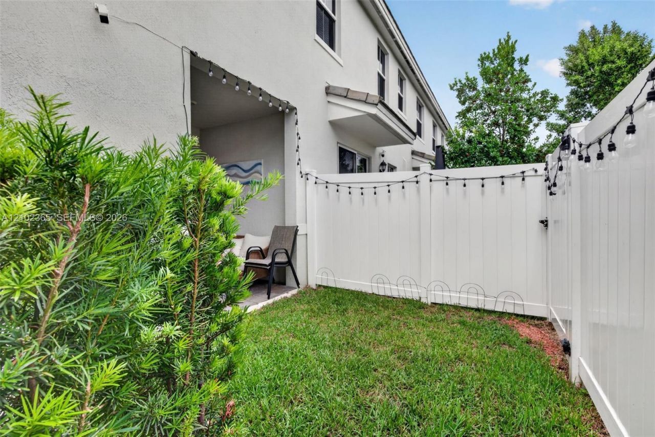 121 SW 170th Ave , Pembroke Pines, FL 33027 Photo