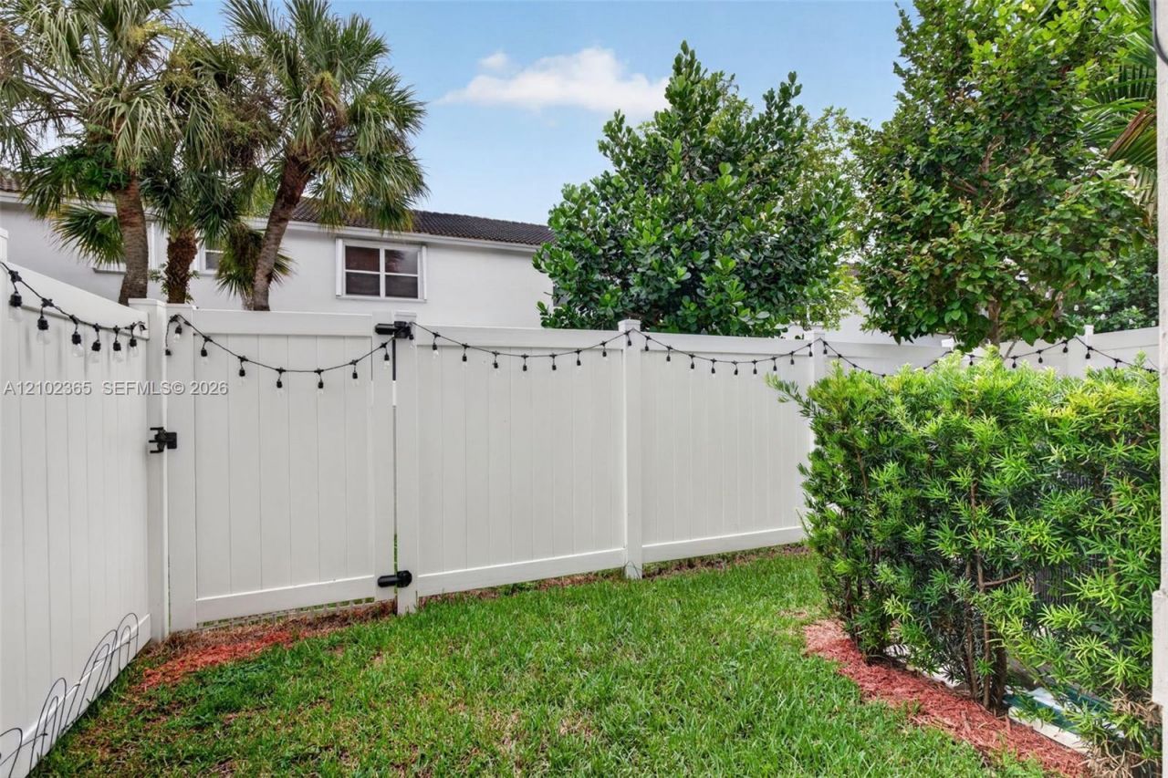 121 SW 170th Ave , Pembroke Pines, FL 33027 Photo
