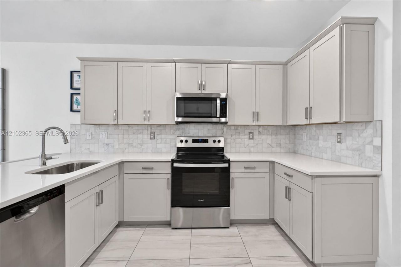 121 SW 170th Ave , Pembroke Pines, FL 33027 Photo