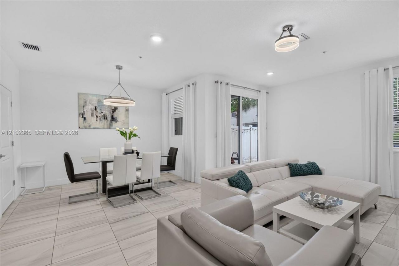 121 SW 170th Ave , Pembroke Pines, FL 33027 Photo