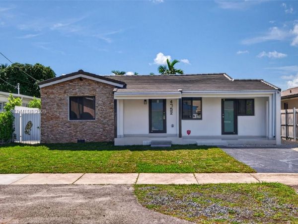 4752 SW 1st St , Miami, FL 33134