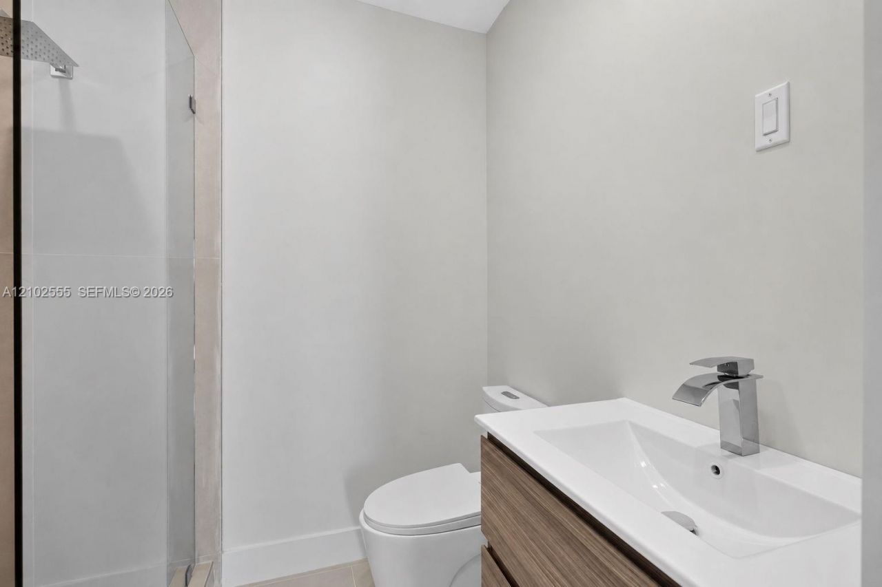 4752 SW 1st St , Miami, FL 33134 Photo