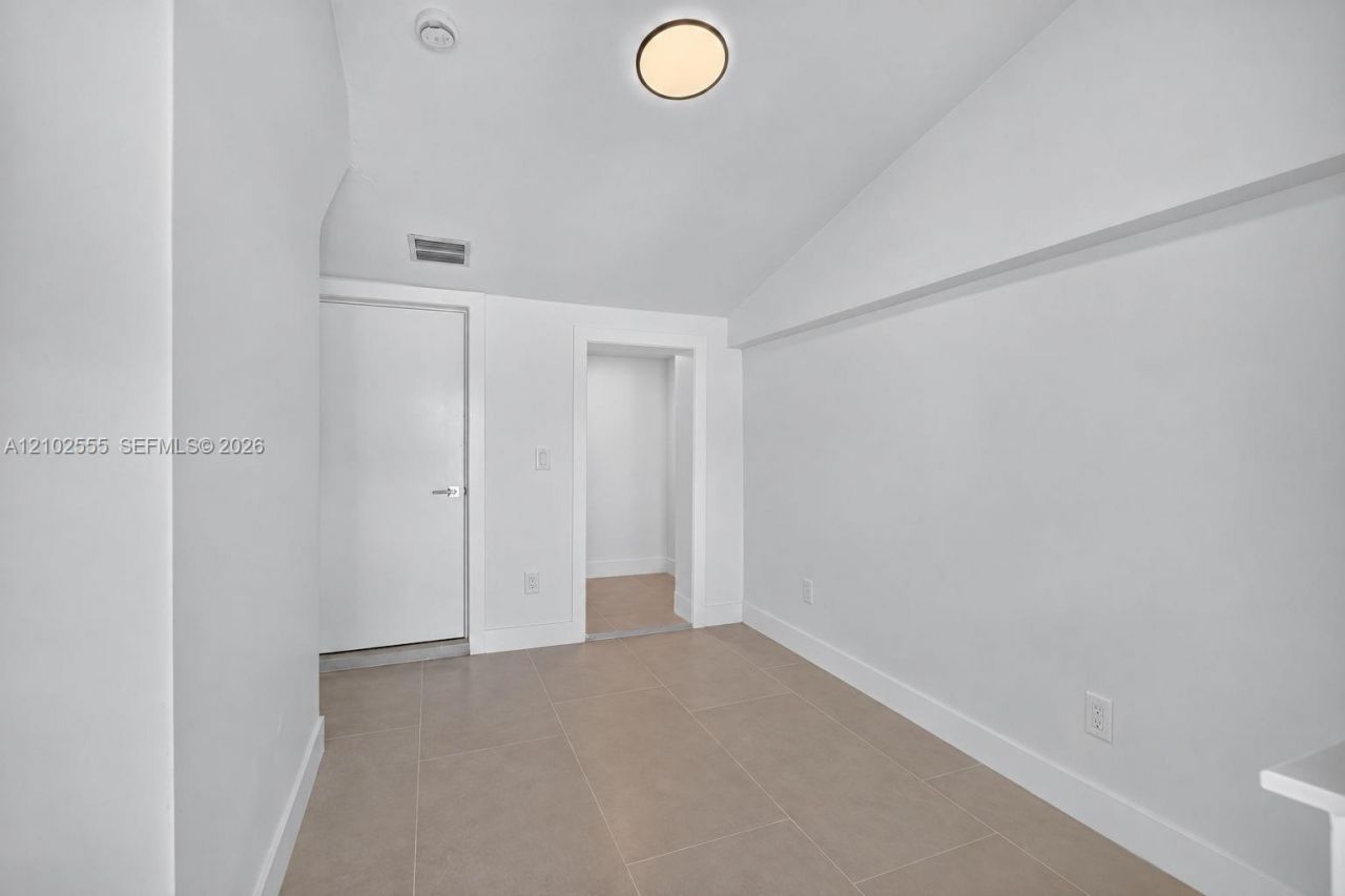 4752 SW 1st St , Miami, FL 33134 Photo