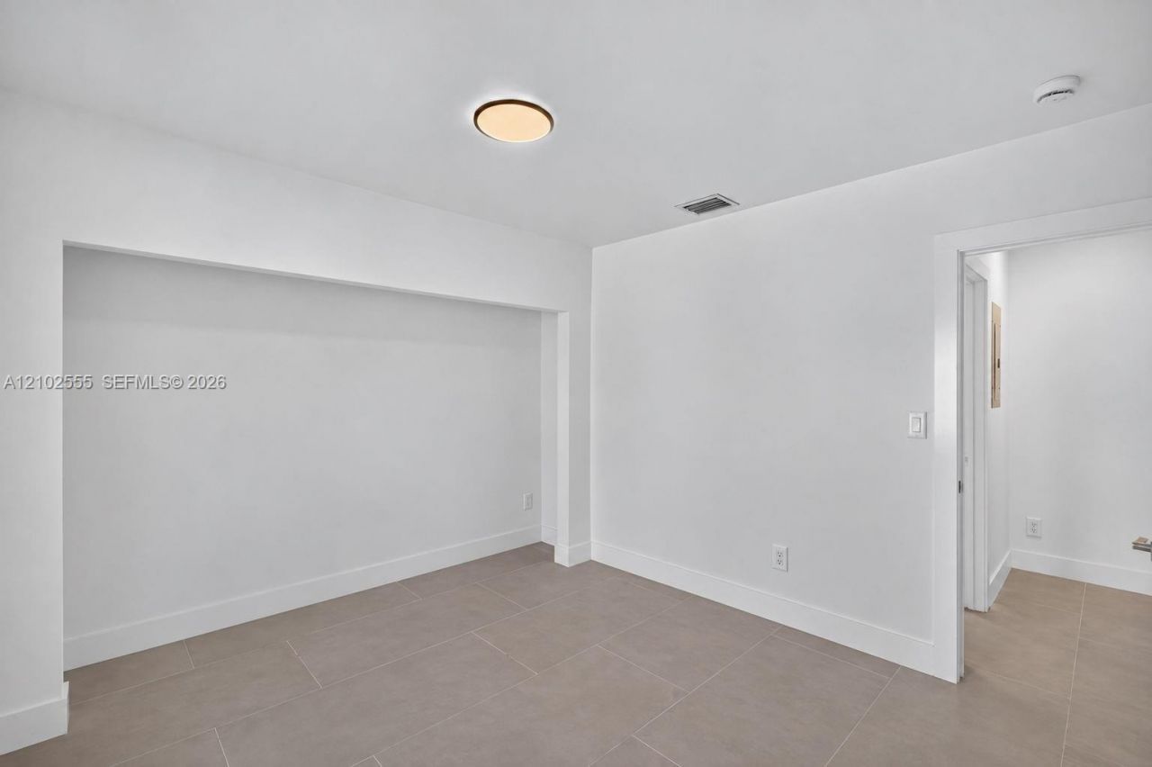 4752 SW 1st St , Miami, FL 33134 Photo