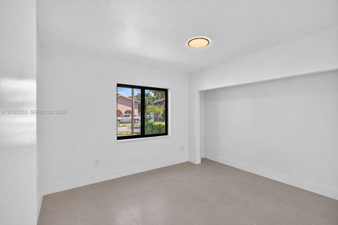 4752 SW 1st St , Miami, FL 33134 Photo