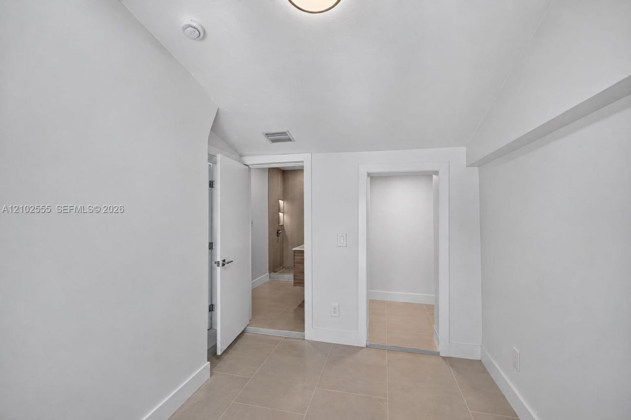 4752 SW 1st St , Miami, FL 33134 Photo