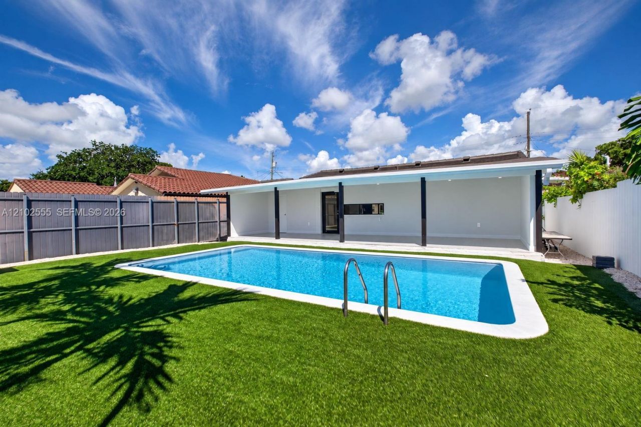 4752 SW 1st St , Miami, FL 33134 Photo
