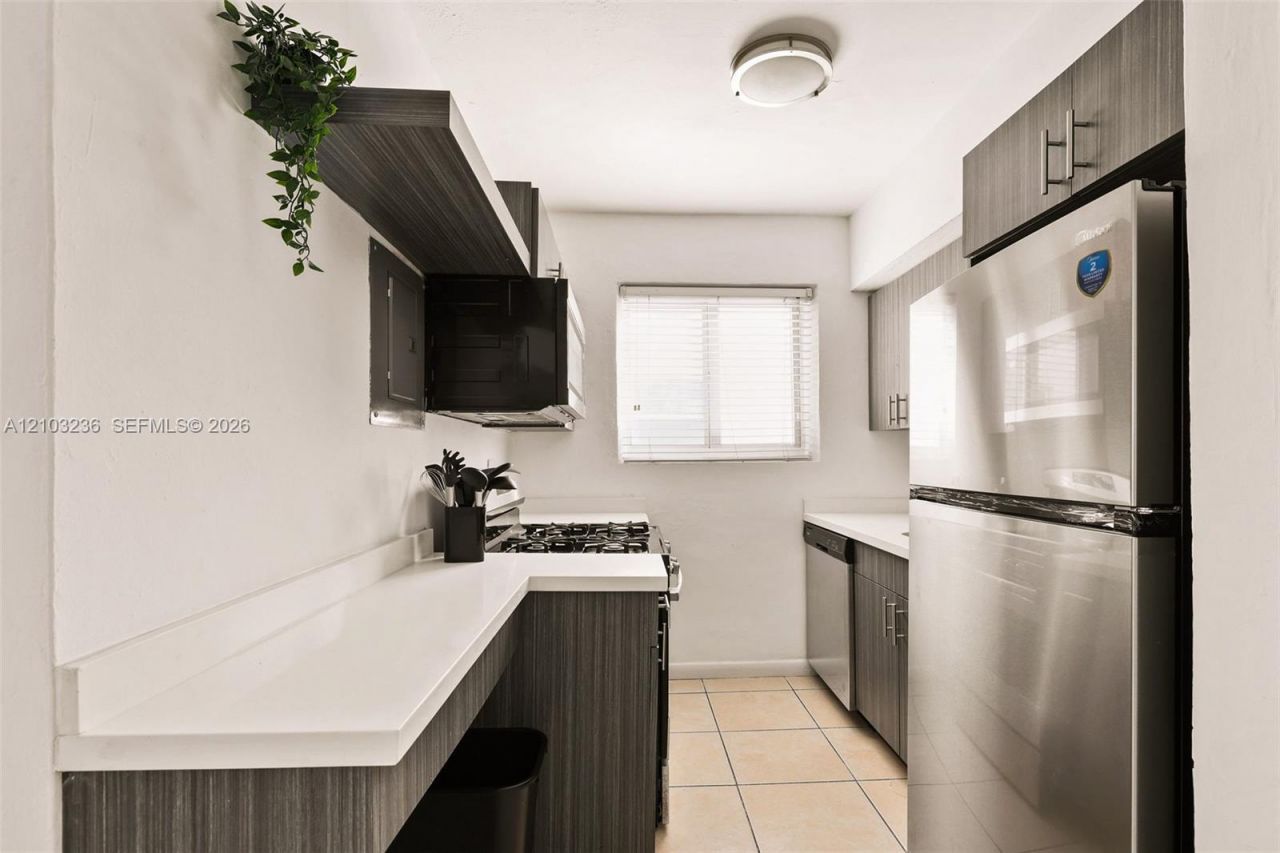 7340 Harding Ave , Unit 14, Miami Beach, FL 33141 Photo