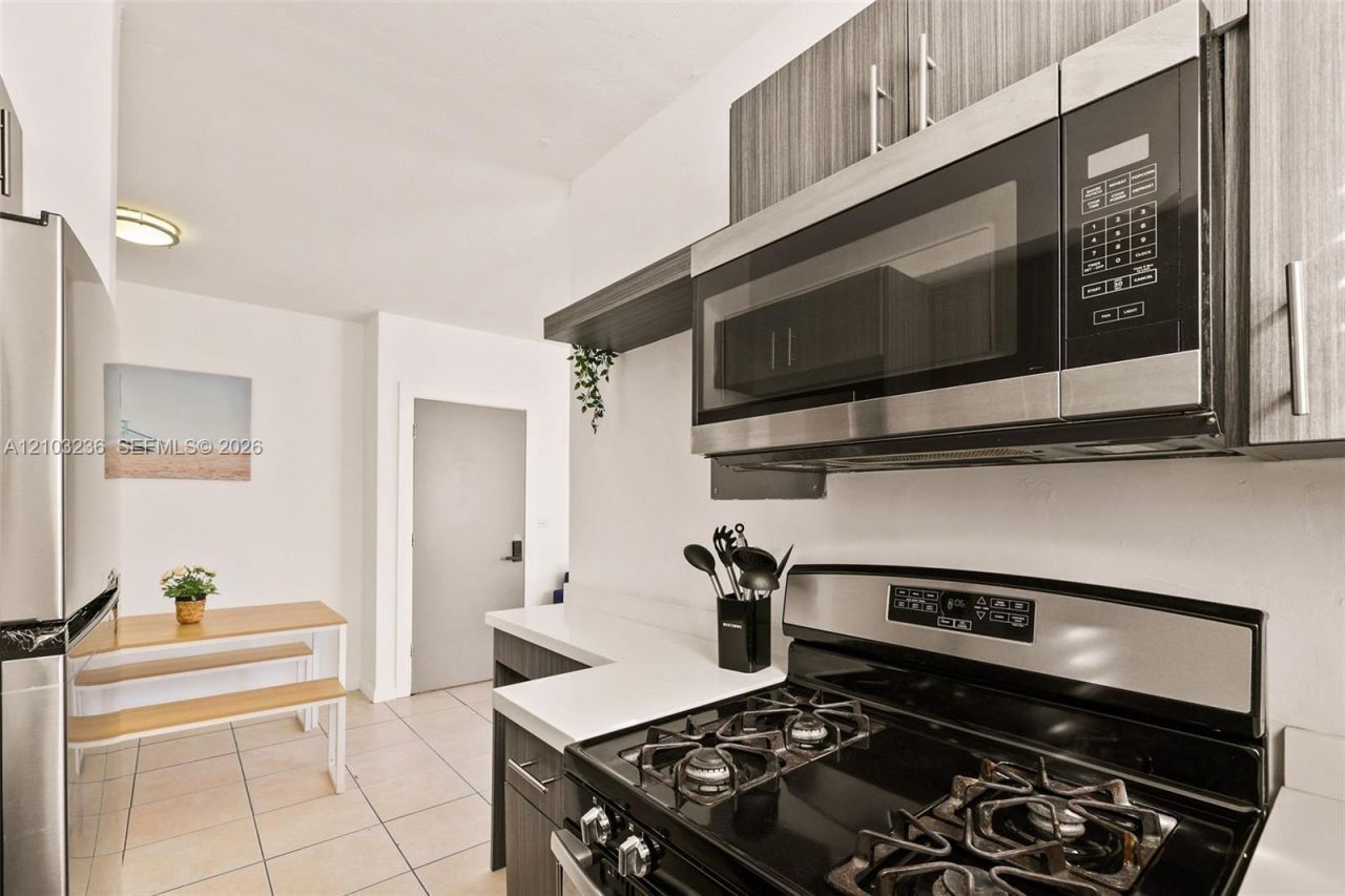 7340 Harding Ave , Unit 14, Miami Beach, FL 33141 Photo