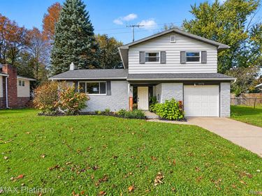 4376 Dixon Drive, Flint Township, Mi 48473