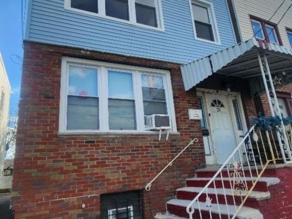 139 Roosevelt Ave, Jersey, NJ 07304