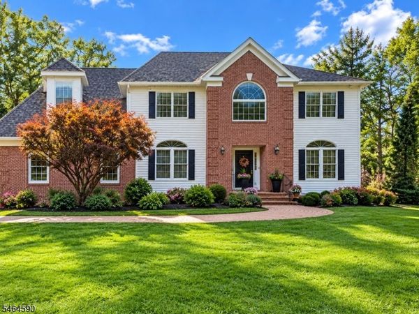 8 Chaucer Dr, Clinton, NJ 08801