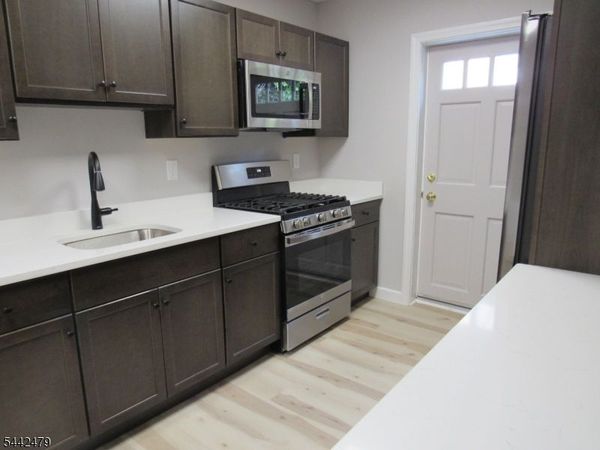 4 Fairfield Ave, West Caldwell, NJ 07006