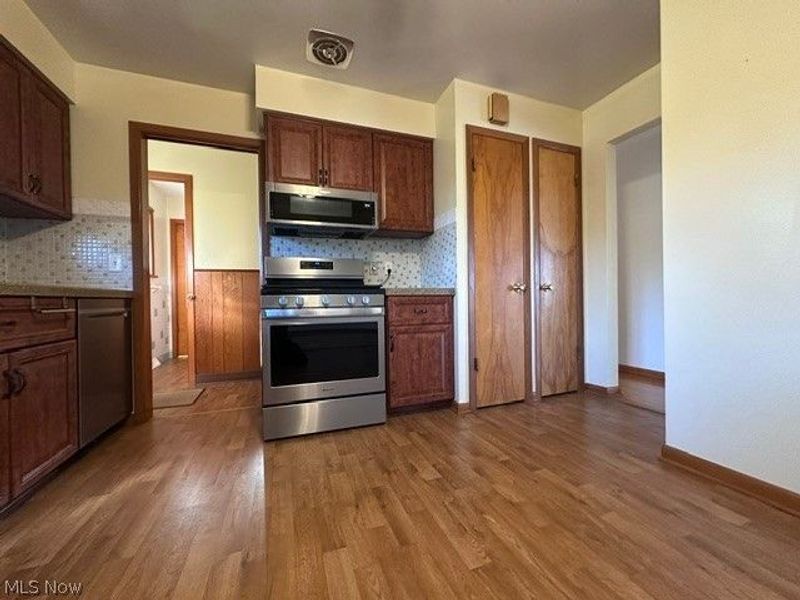 9621 Melody Lane, Brooklyn, OH 44144 Photo 11