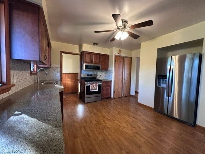 9621 Melody Lane, Brooklyn, OH 44144 Photo 12