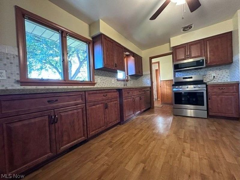 9621 Melody Lane, Brooklyn, OH 44144 Photo 16