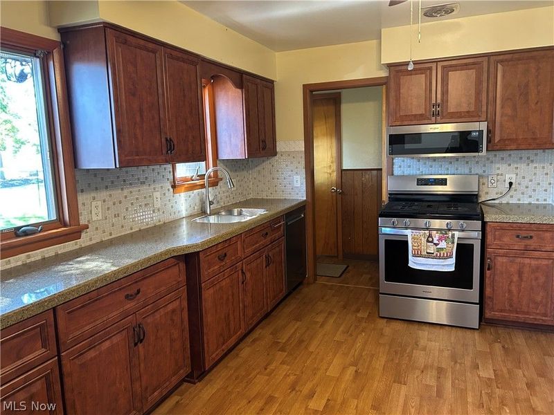 9621 Melody Lane, Brooklyn, OH 44144 Photo 3