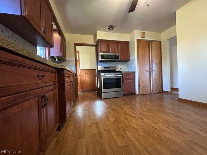 9621 Melody Lane, Brooklyn, OH 44144 Photo 4