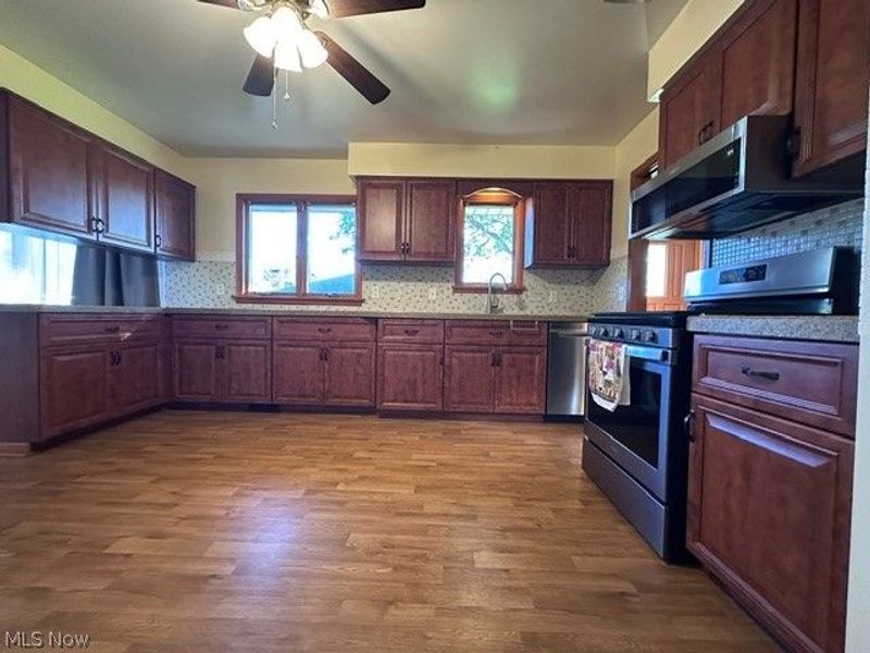 9621 Melody Lane, Brooklyn, OH 44144 Photo 6