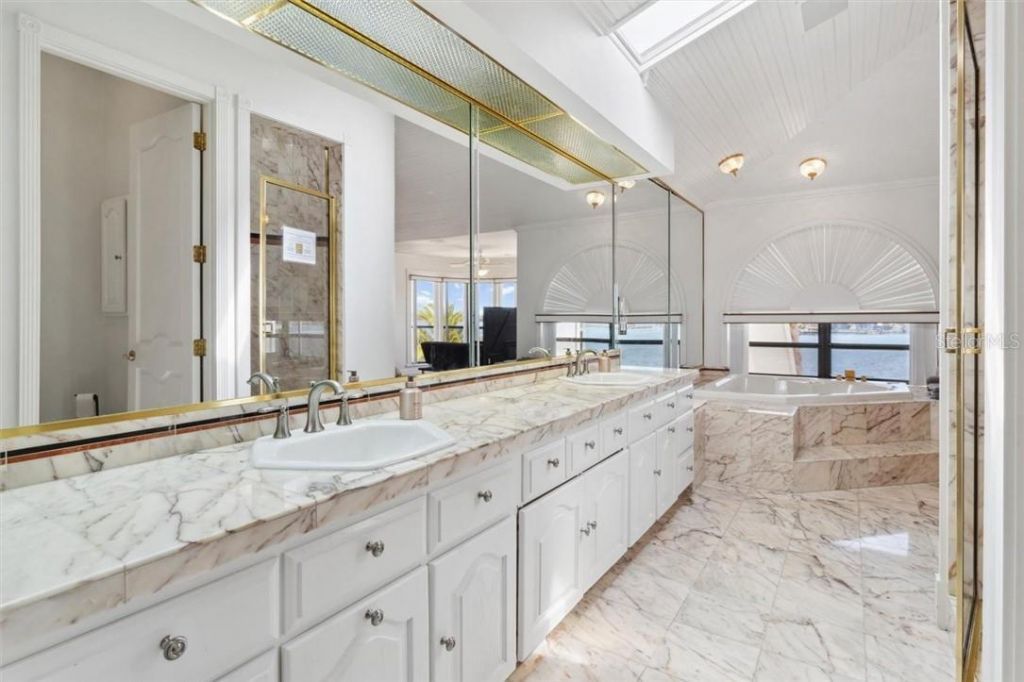 1128 N Circle Drive, Crystal River, FL 34429 Photo