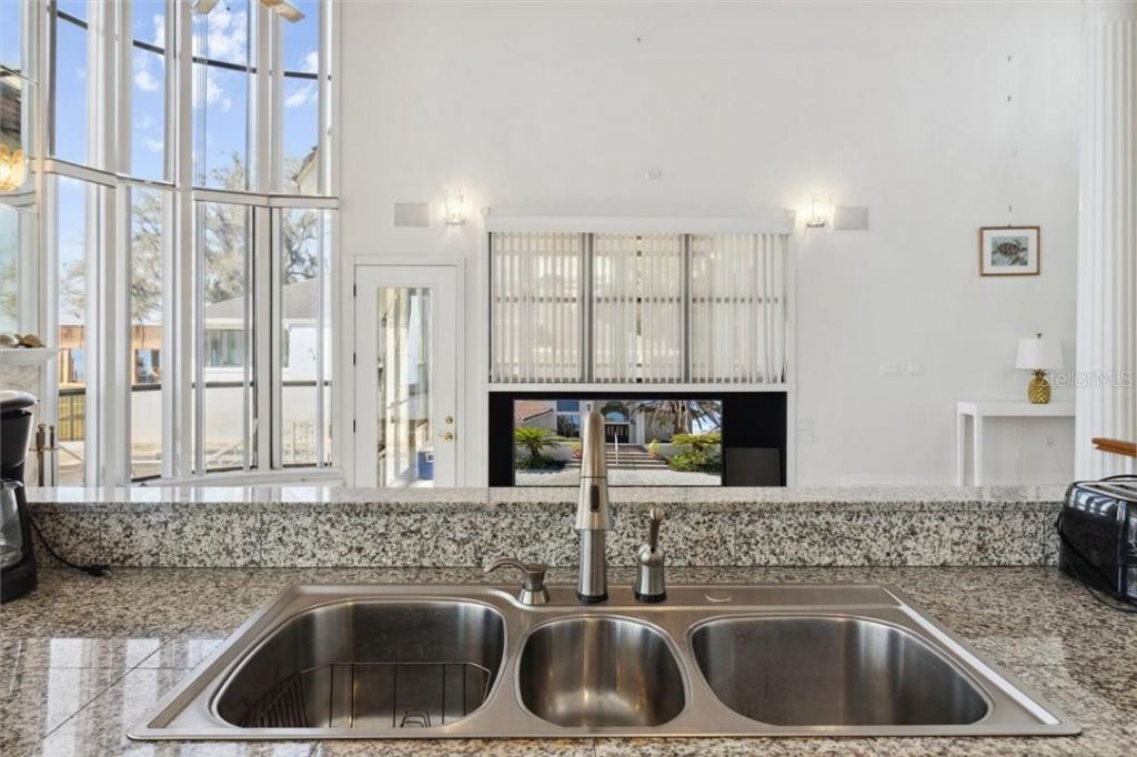 1128 N Circle Drive, Crystal River, FL 34429 Photo