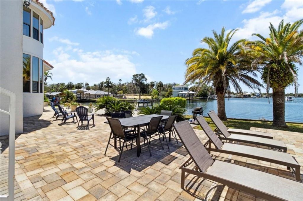 1128 N Circle Drive, Crystal River, FL 34429 Photo