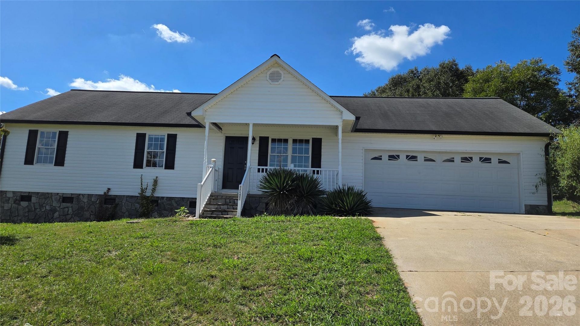1061 Isenhour Court , Maiden, NC 28650 Main Photo
