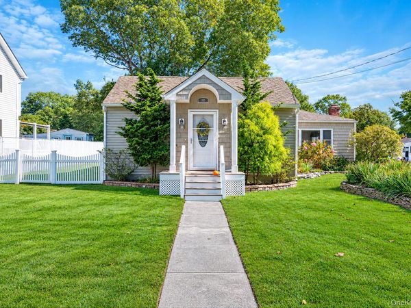 157 Abner Drive , Holtsville, NY 11742