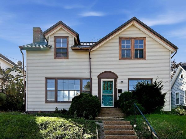 2761 Broadway Street, Dubuque, IA 52001