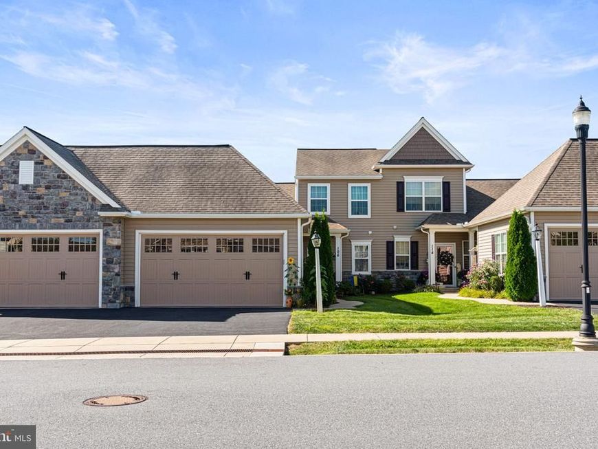106 S Village Circle, Palmyra, PA 17078 Main Photo