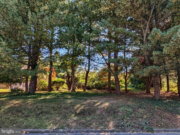 1115 WHITEHALL DRIVE , HARRISBURG, PA 17110