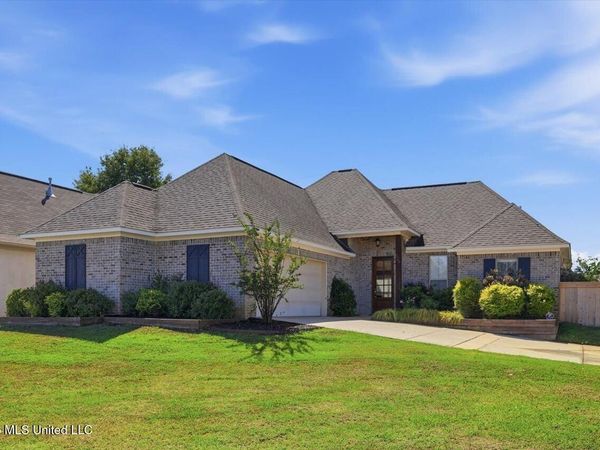 726 Sawgrass Lakes Drive, Brandon, MS 39042