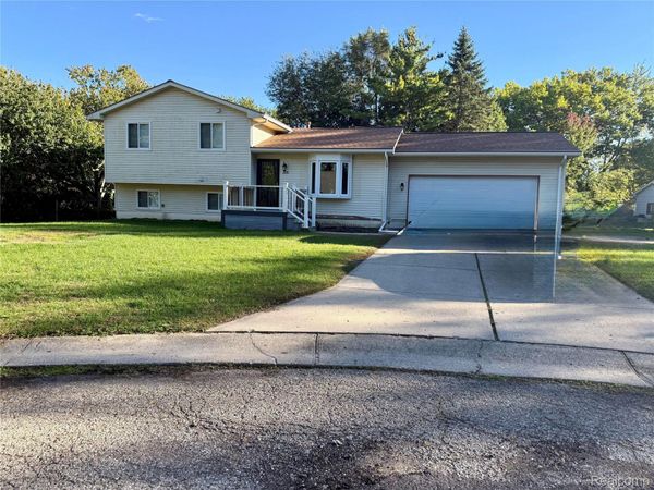 2028 Pauls Way, Commerce Township, Mi 48390
