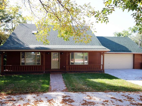 916 Bellevue Boulevard N, Bellevue, NE 68005