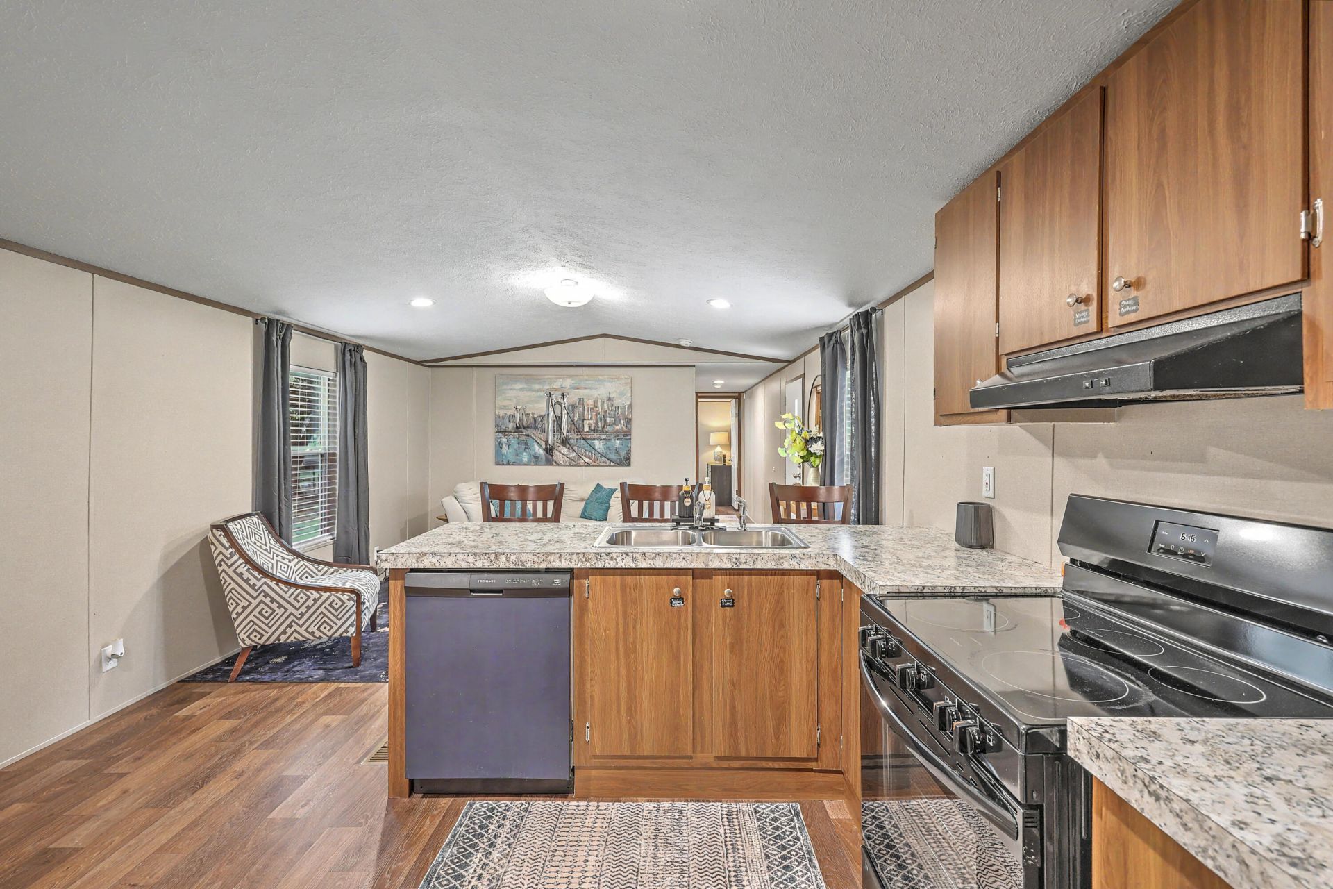 203 Poplar Street Photo 14