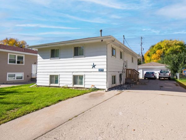 1309 16 1/2 Street S, Fargo, ND 58103