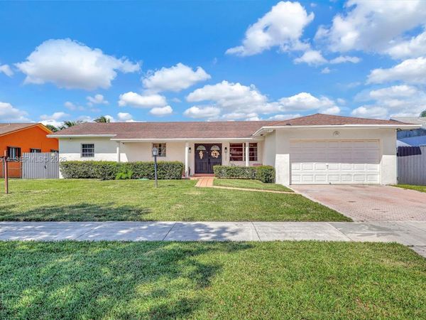 1721 NW 191st St , Miami Gardens, FL 33056