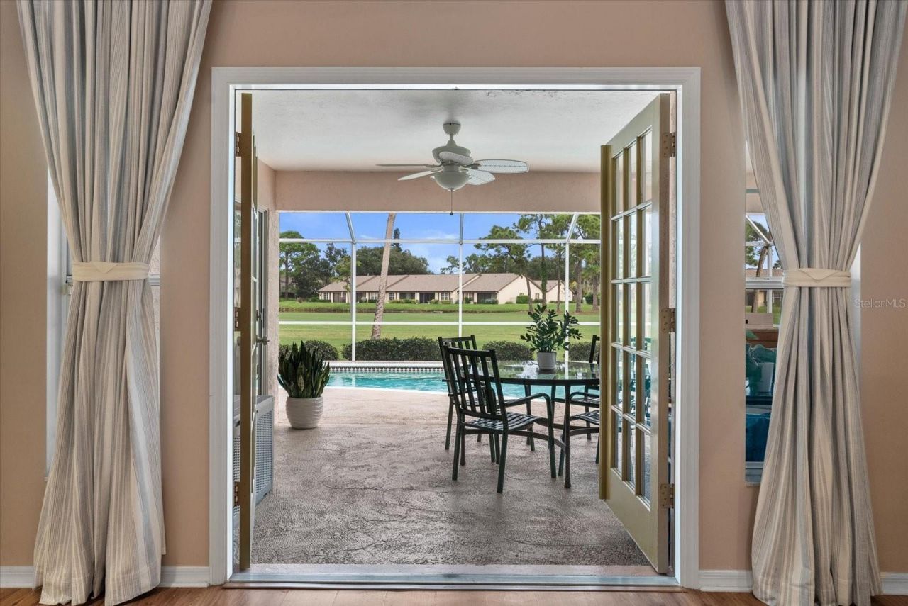 5815 Fairwoods Circle, Sarasota, FL 34243 Photo