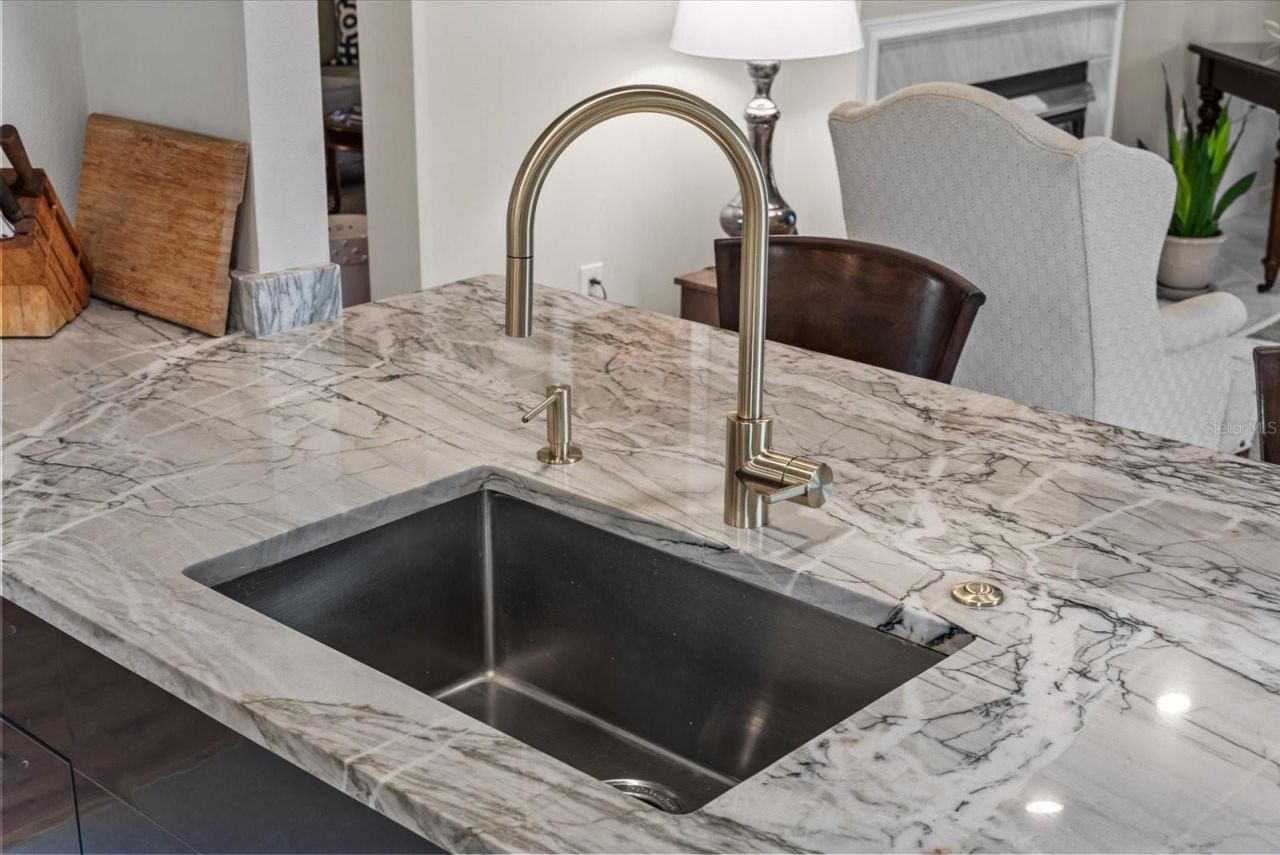 5815 Fairwoods Circle, Sarasota, FL 34243 Photo