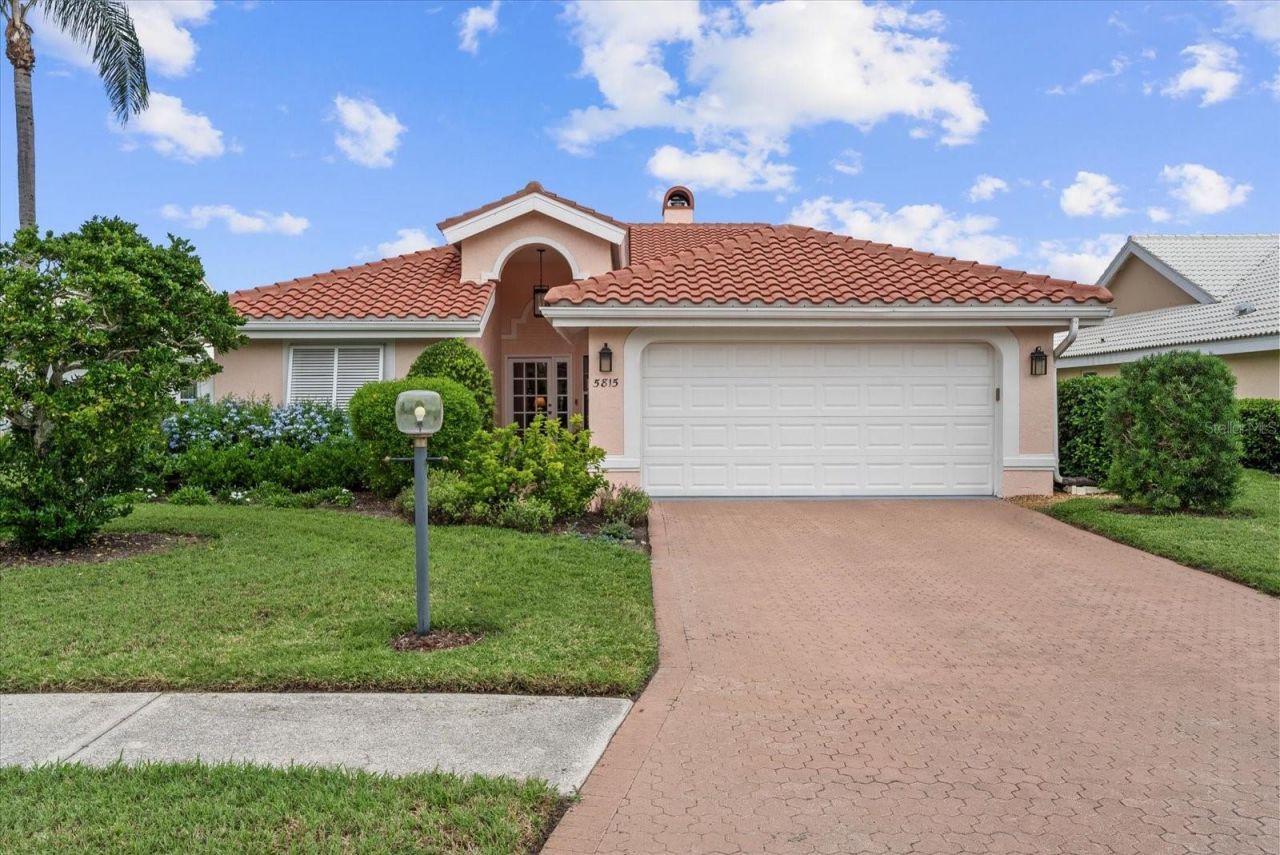 5815 Fairwoods Circle, Sarasota, FL 34243 Photo