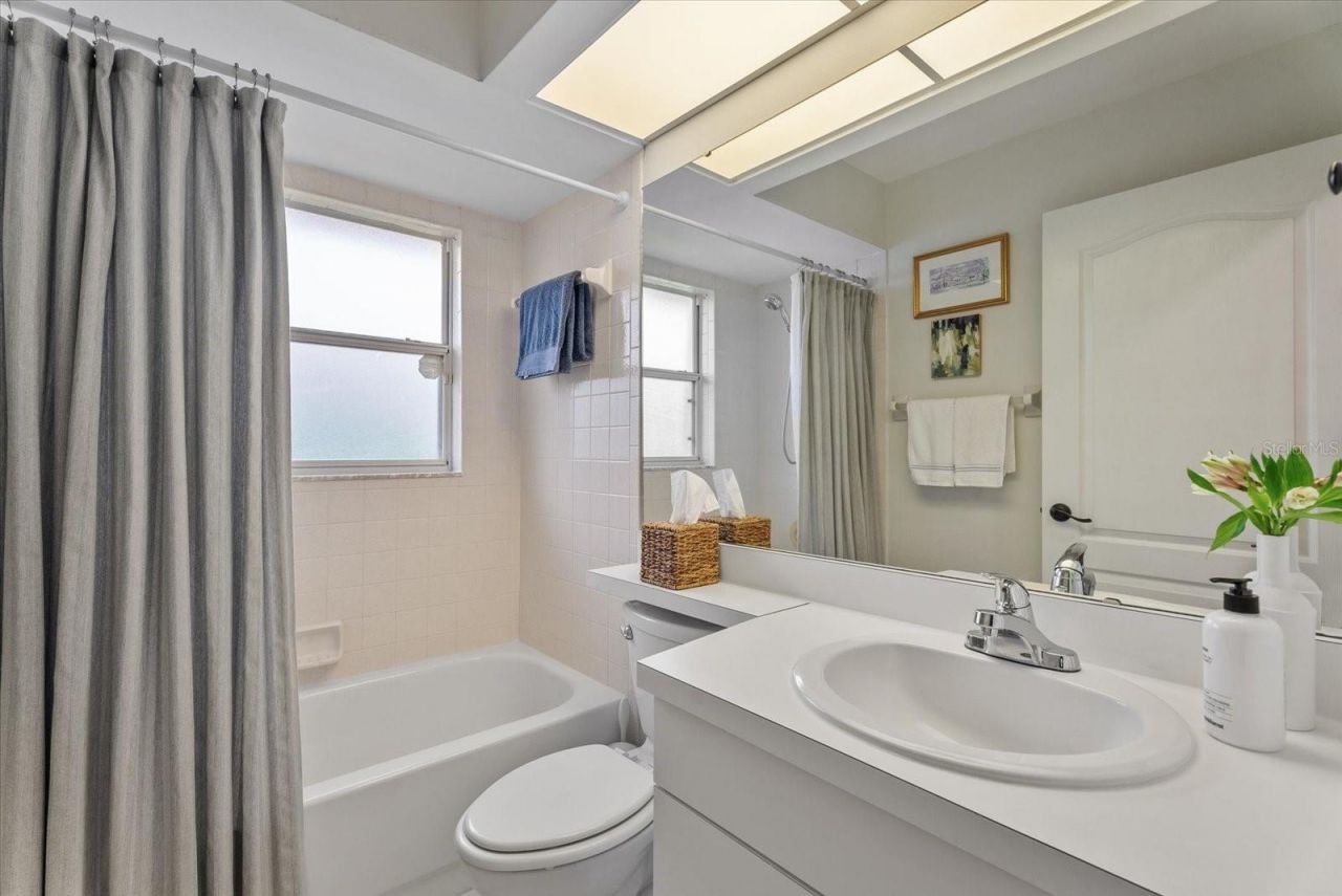 5815 Fairwoods Circle, Sarasota, FL 34243 Photo