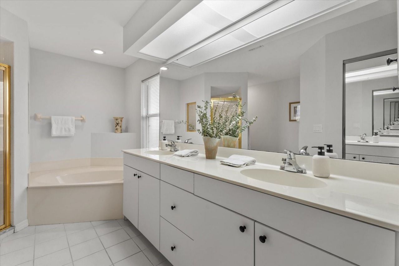 5815 Fairwoods Circle, Sarasota, FL 34243 Photo