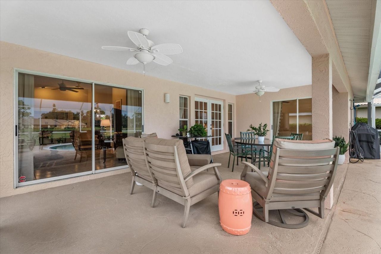 5815 Fairwoods Circle, Sarasota, FL 34243 Photo