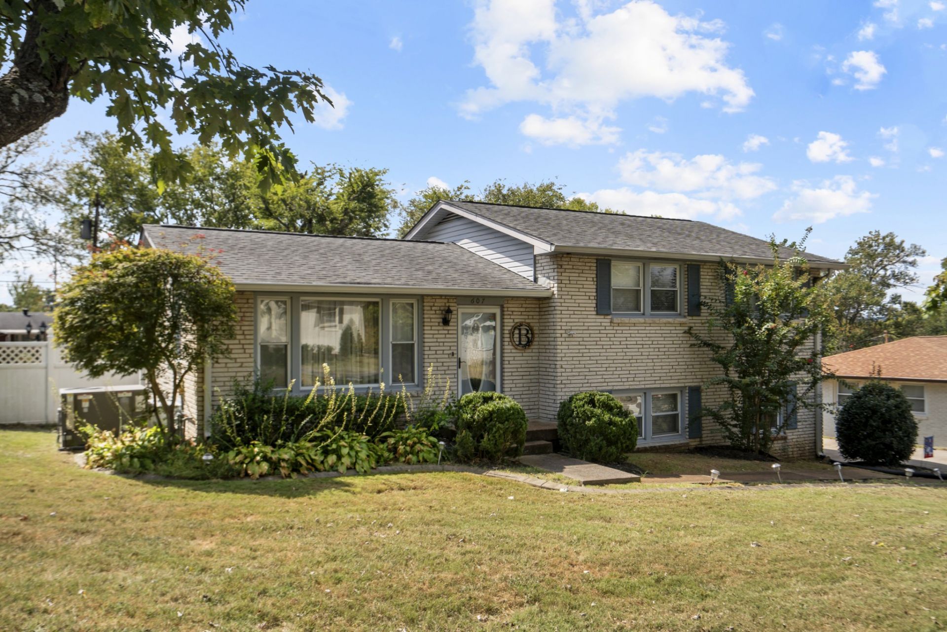 607 Comet Dr, Nashville, TN 37209 Main Photo