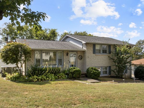 607 Comet Dr , Nashville, TN 37209